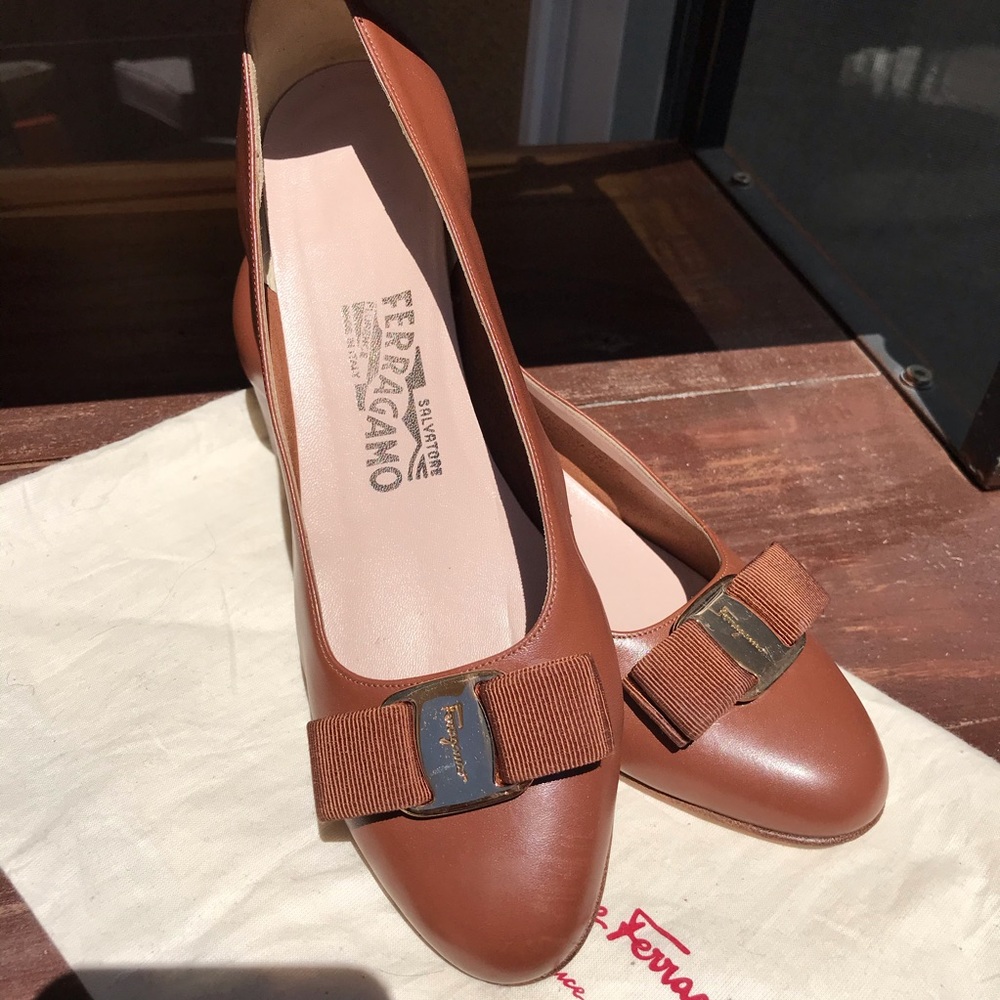 Salvatore Ferragamo Vara bow low heel pumps.